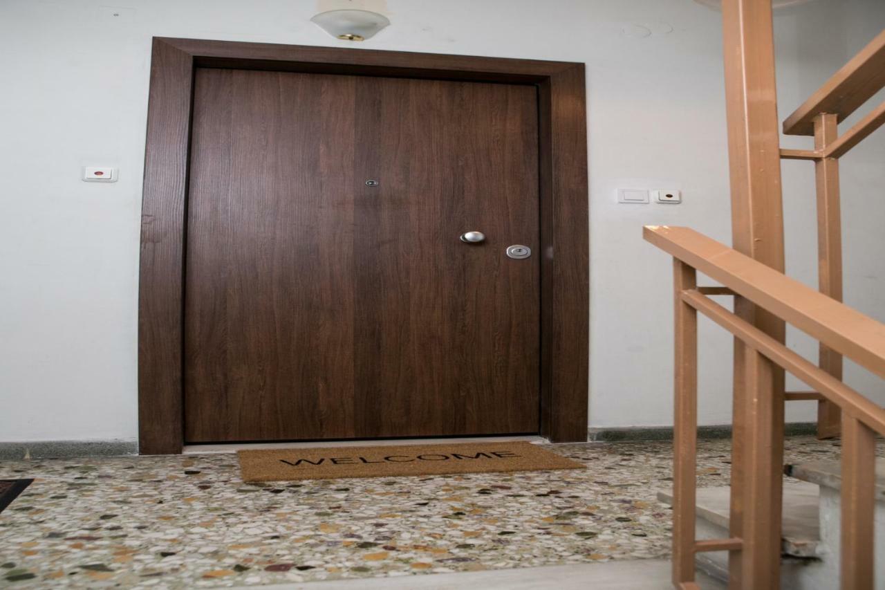 Best House, Anakreontos, Perivolaki, Nikaia, P... Piraeus Ngoại thất bức ảnh